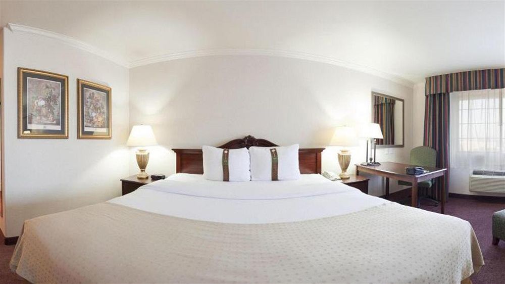 Holiday Inn Selma - Swancourt Extérieur photo